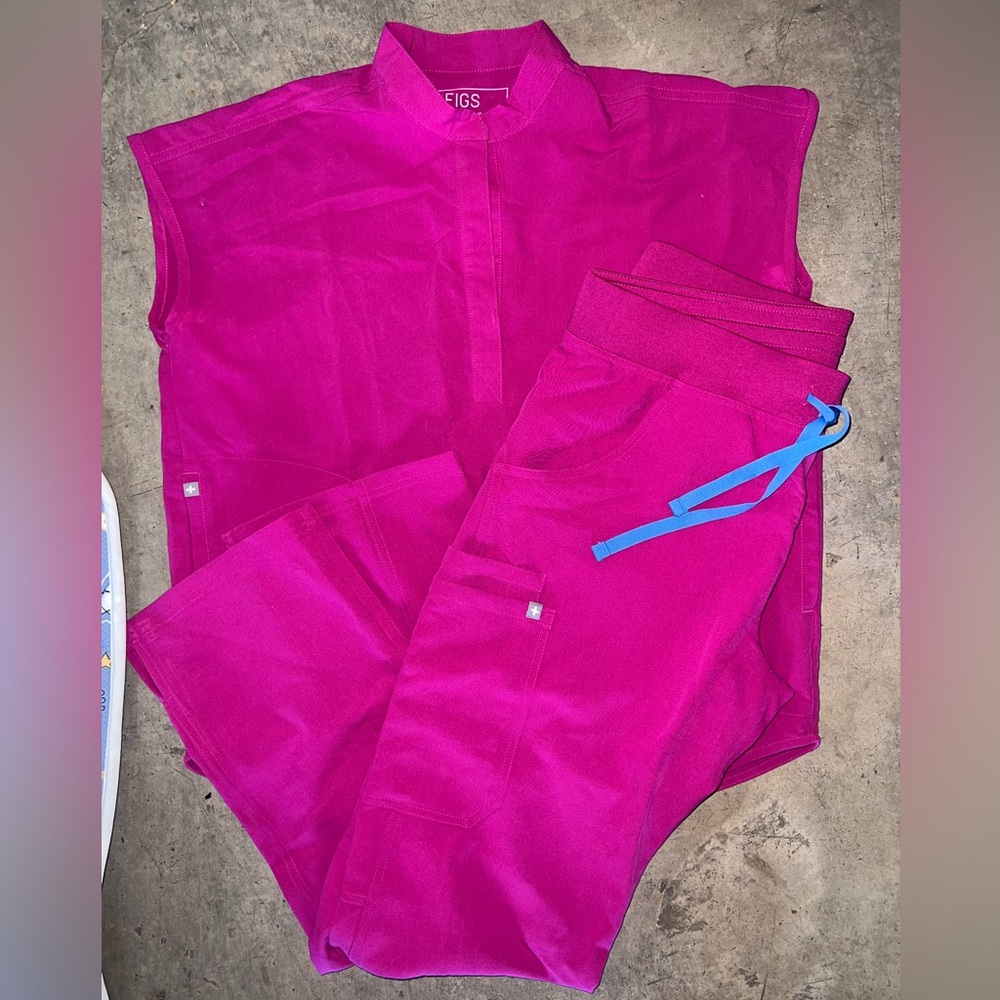 Beautiful color! XS Rafaela top and medium tall Kade pants